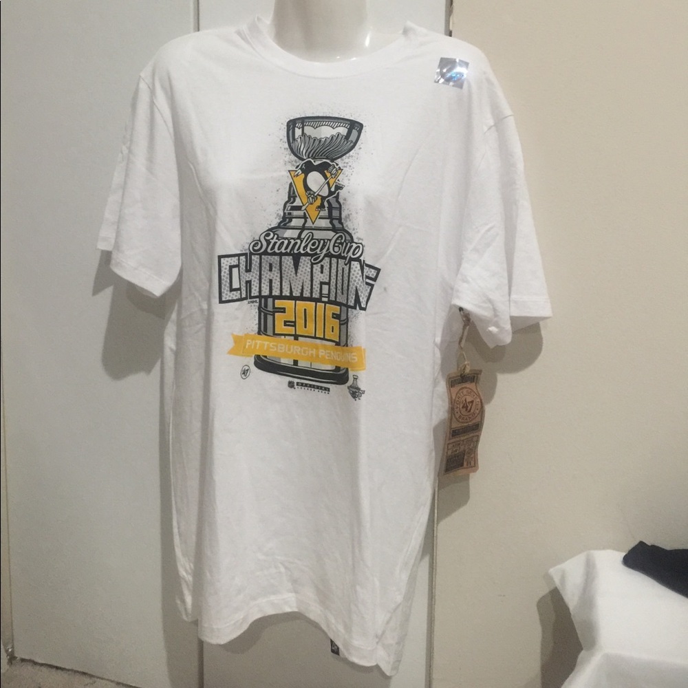 Bundle White T shirt  M and black  T shirt S 👕👚